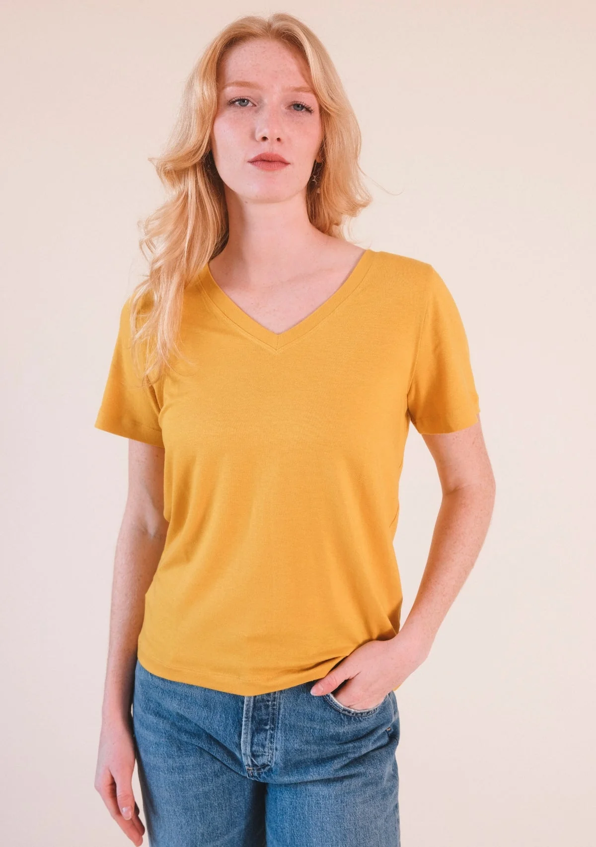 Louise Organic Cotton + Tencel ™ V-neck Tee – Golden