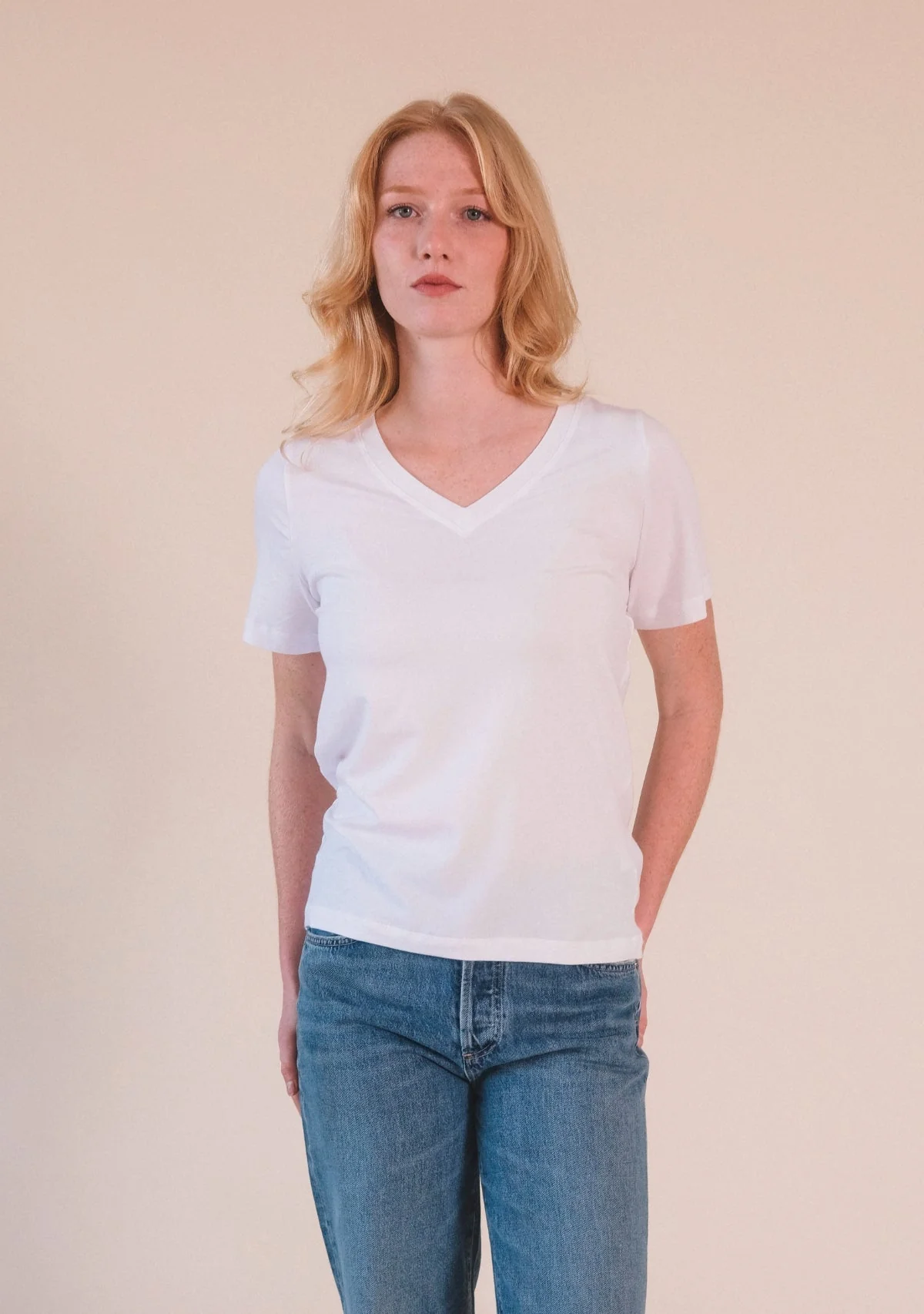 Louise Organic Cotton + Tencel ™ V-neck Tee – White