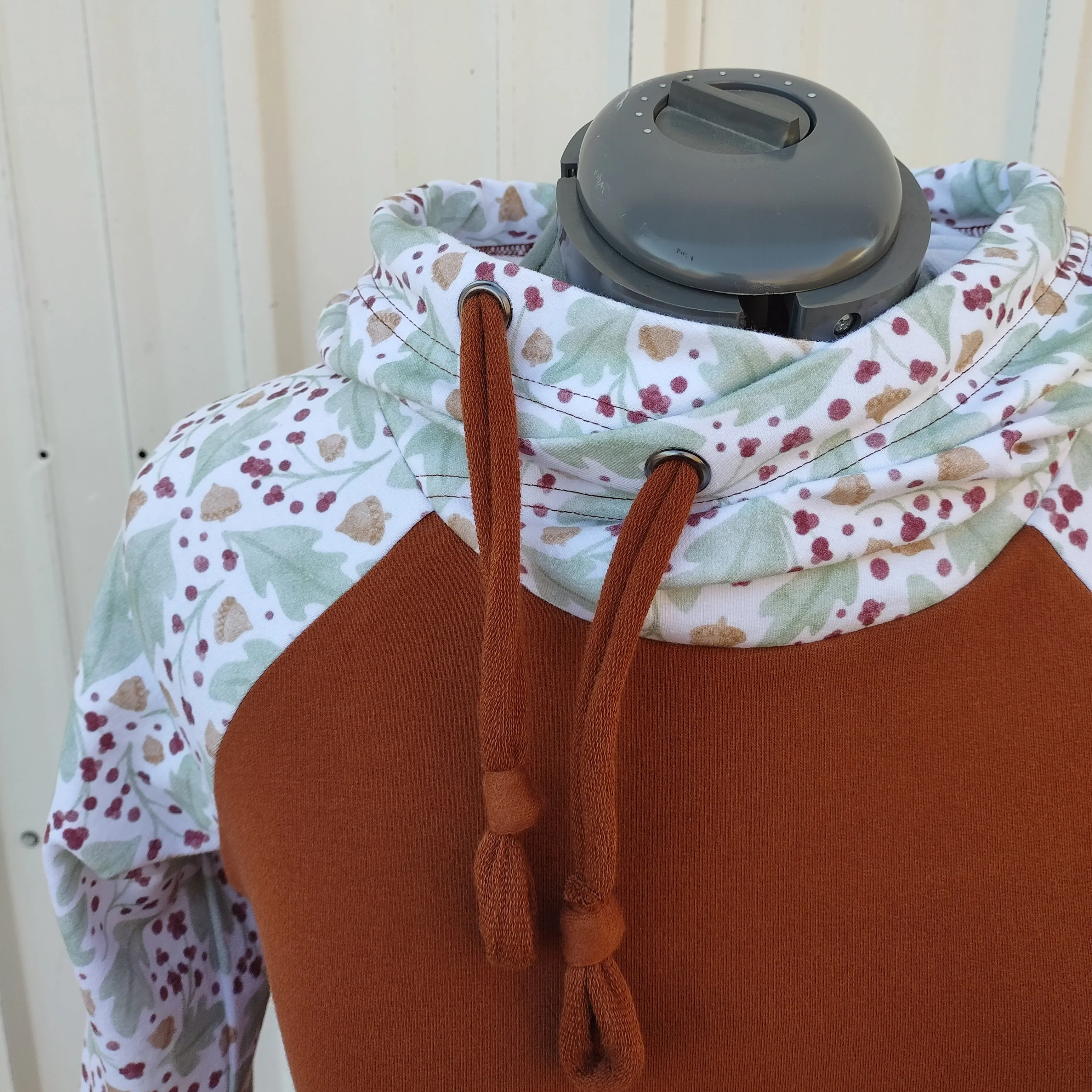 Women’s Rust Acorn Floral Hoodie